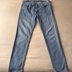 Men’s Abercrombie & Fitch Athletic cut jeans. Size 30x30